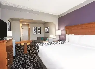 Book hotel rooms in Pearl